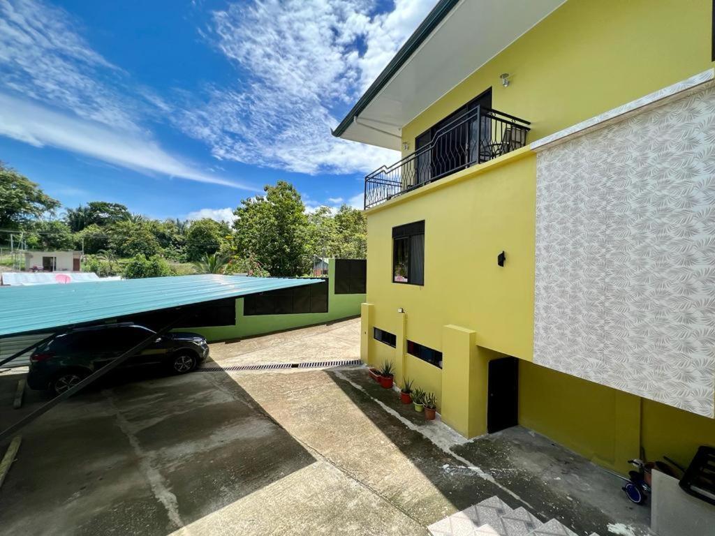 Yellow House Quepos Buitenkant foto