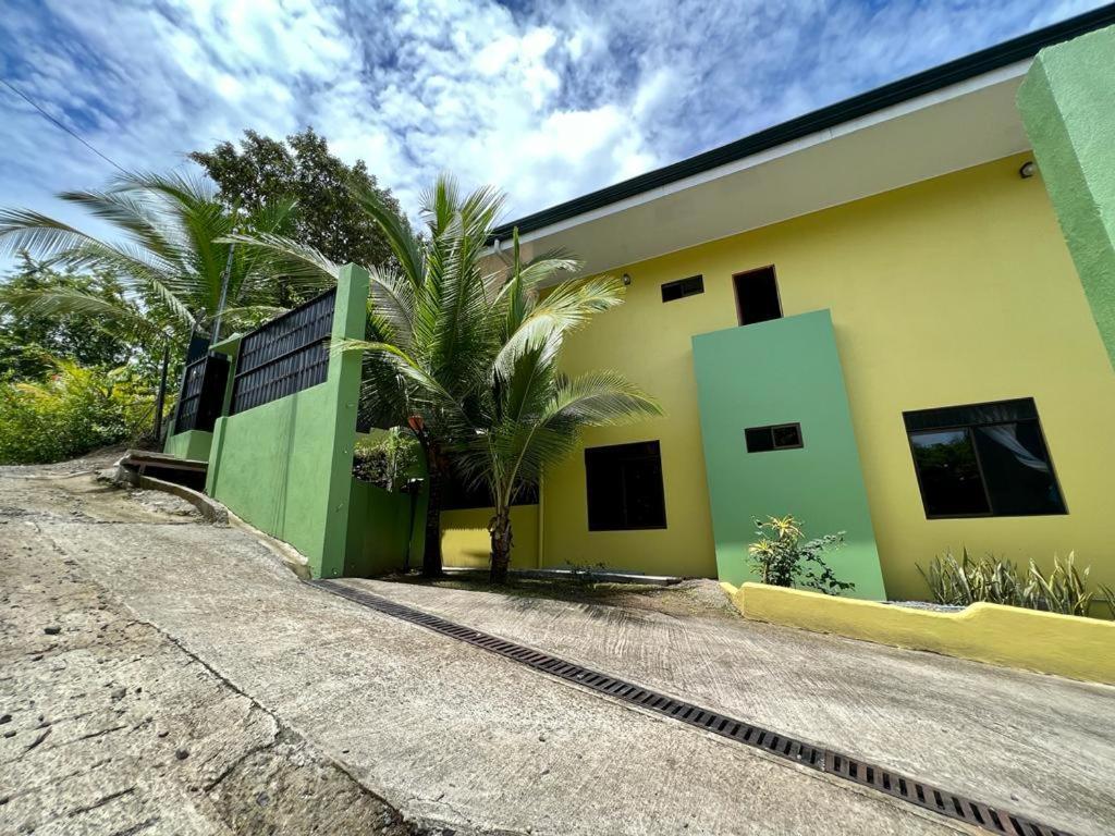 Yellow House Quepos Buitenkant foto