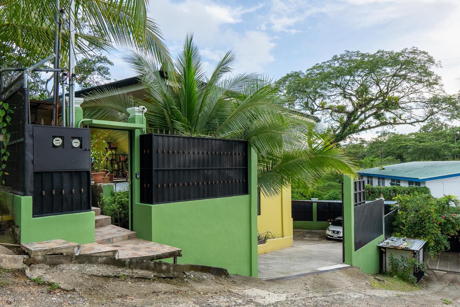 Yellow House Quepos Buitenkant foto